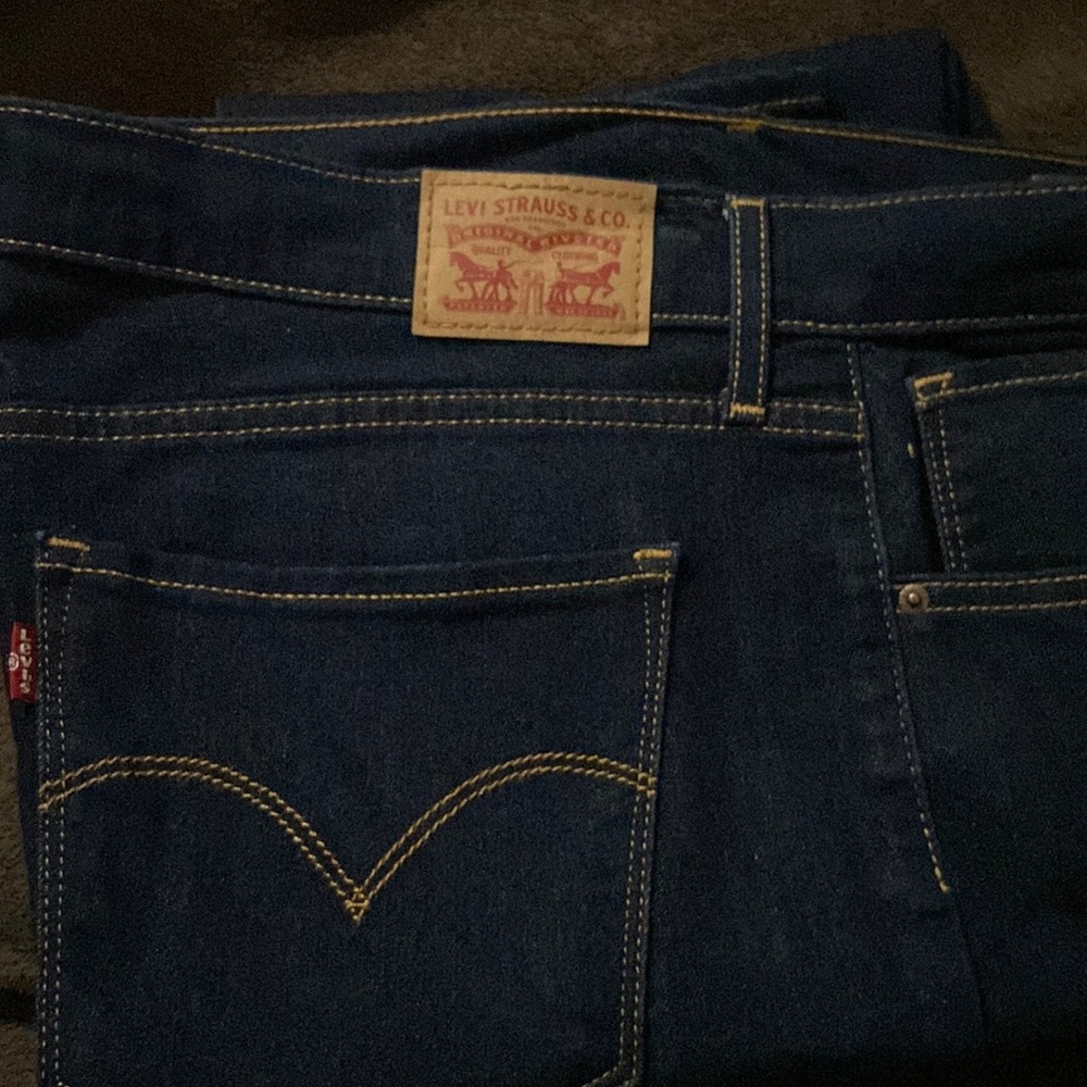 Women’s Levi jeans new never worn no tags
